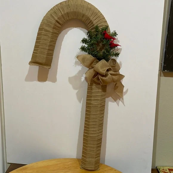 Hand crafted candy cane wreath - Picture 1 of 5